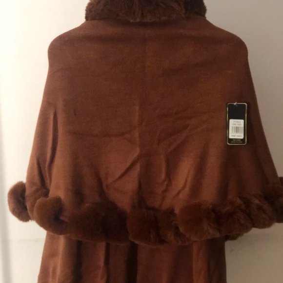 COPY - FAUX FUR TRIM KNITTED PONCHO - Picture 7 of 11